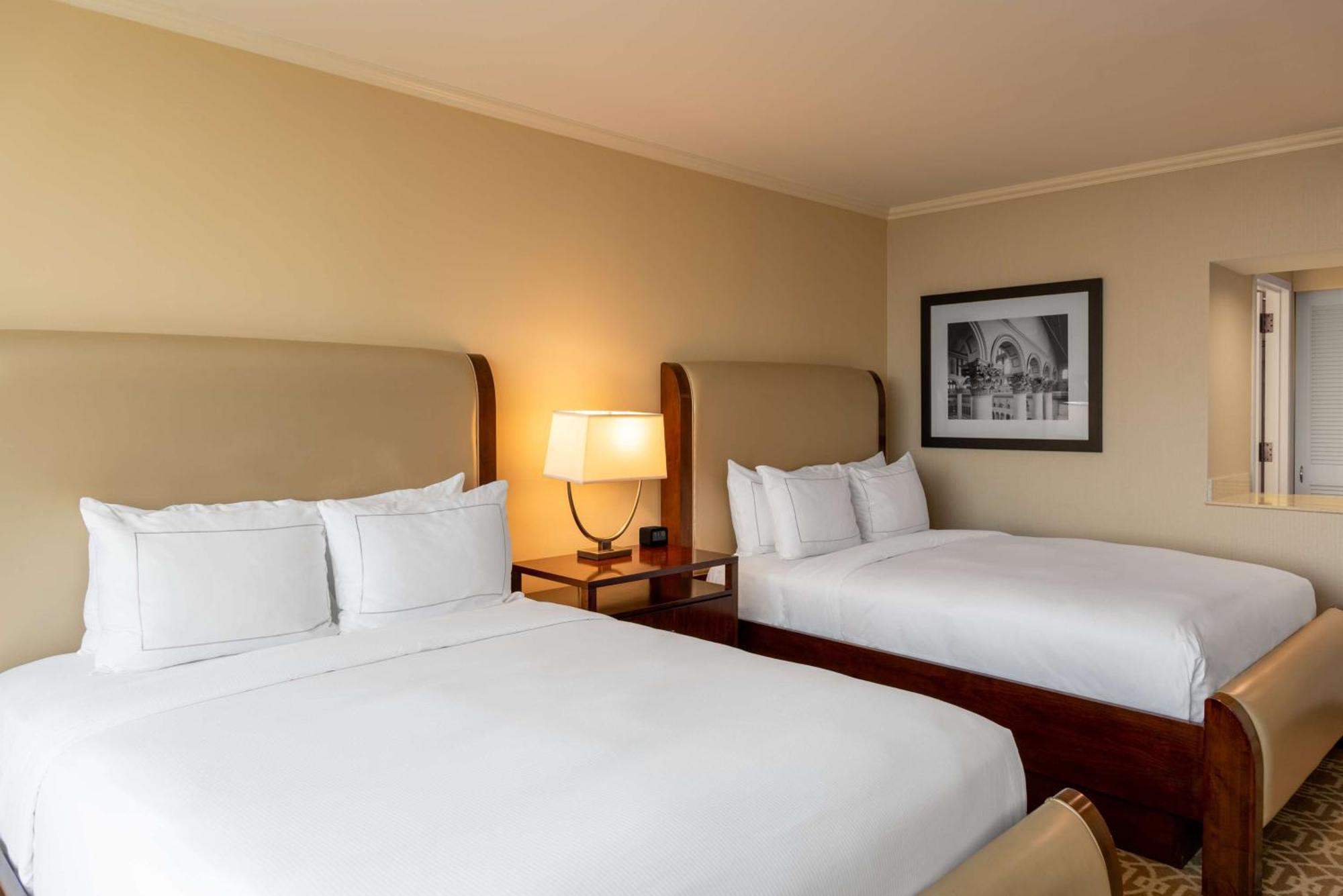 Hilton Alexandria Mark Center Buitenkant foto