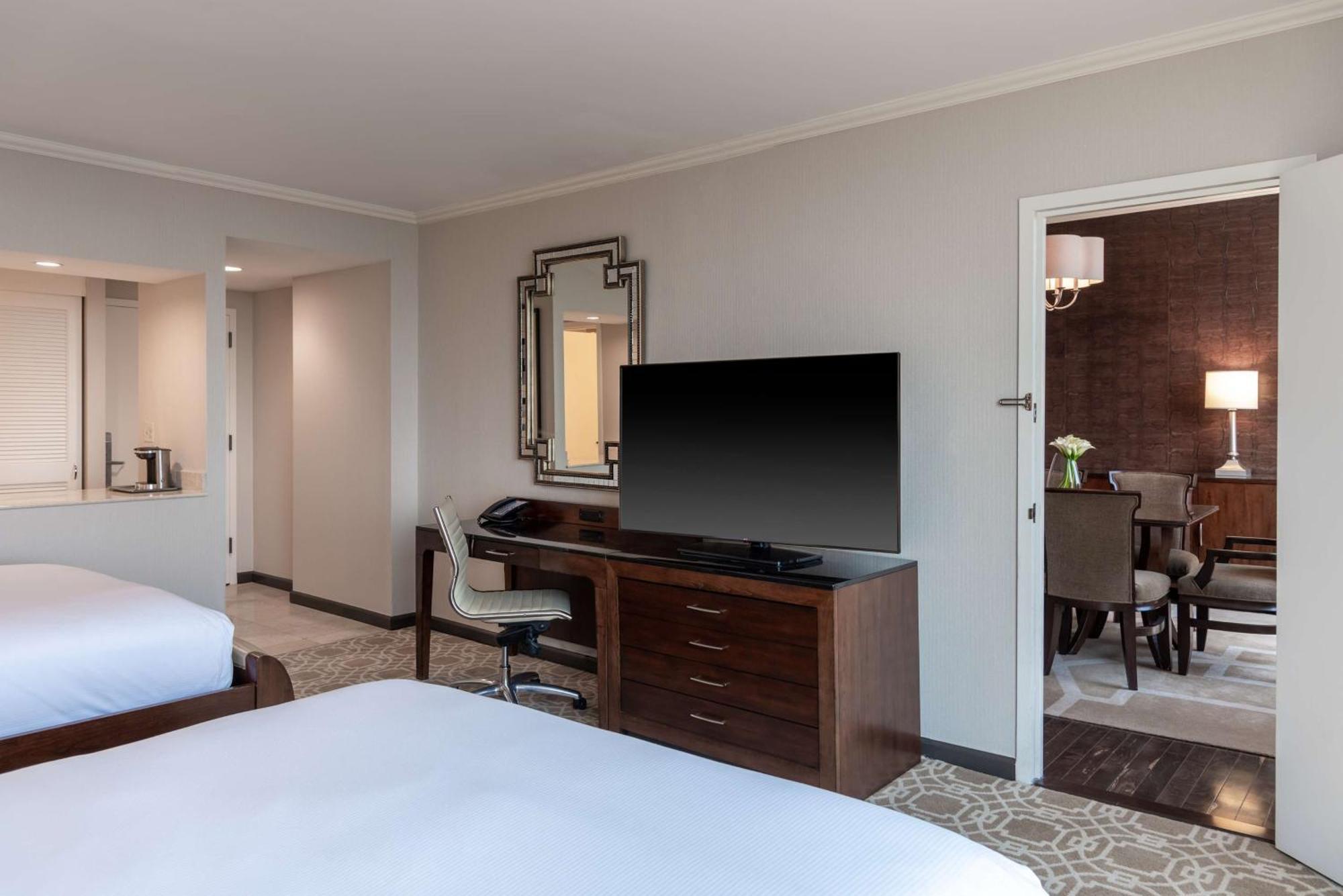 Hilton Alexandria Mark Center Buitenkant foto